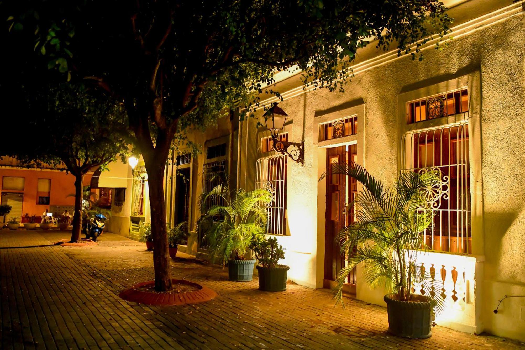 Honky Tonk Colonial Hotel Santo Domingo Exterior photo